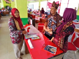 Pembiasaan “Kampung Betapis” di SMANSA Terusan Nunyai