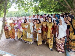 SMAN 1 Terusannunyai Kobarkan Semangat Sumpah Pemuda dengan Atraksi Budaya Nusantara 1200 Pelajar