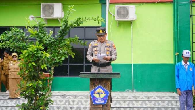 Upacara Bendera dengan Kapolsek Terusan Nunyai