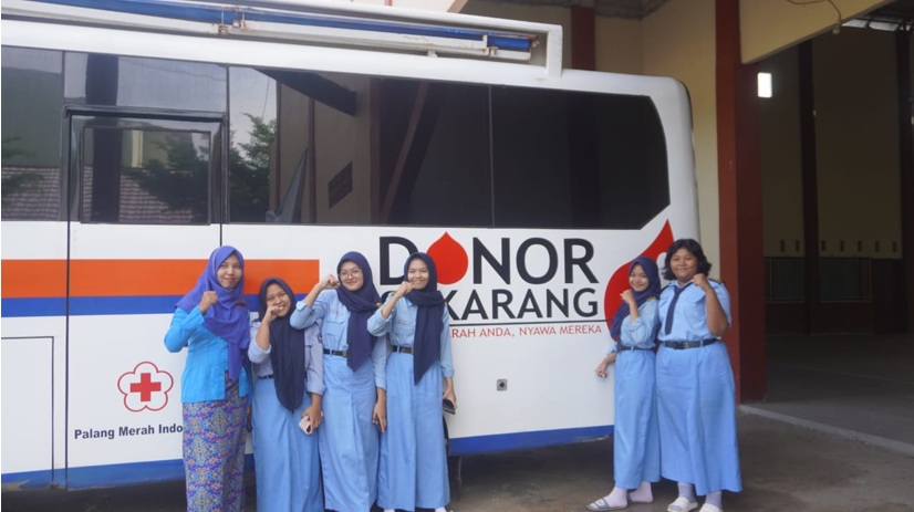 “SEKANTONG DARAH UNTUK NEGERI”   Aksi Donor Darah Warga Smansa Teruna Djitu