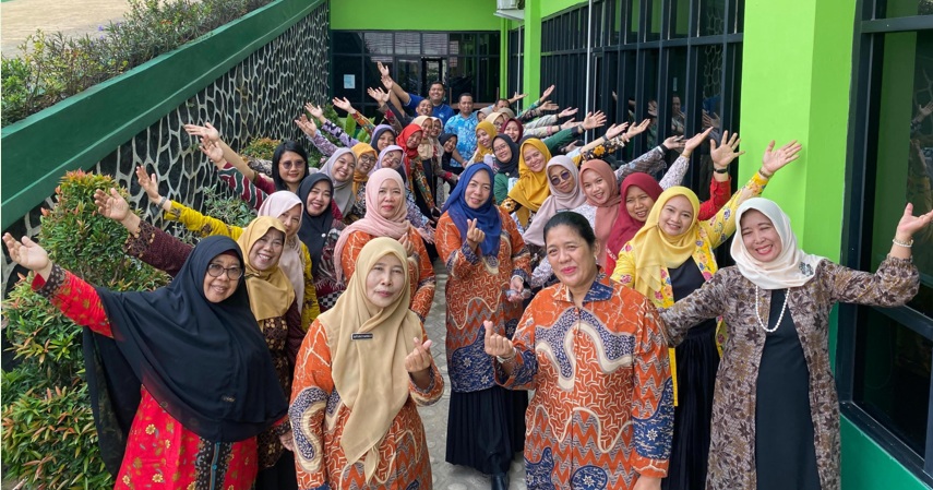 Harmoni Hari Batik Nasional 2024 di SMAN 1 Terusan Nunyai