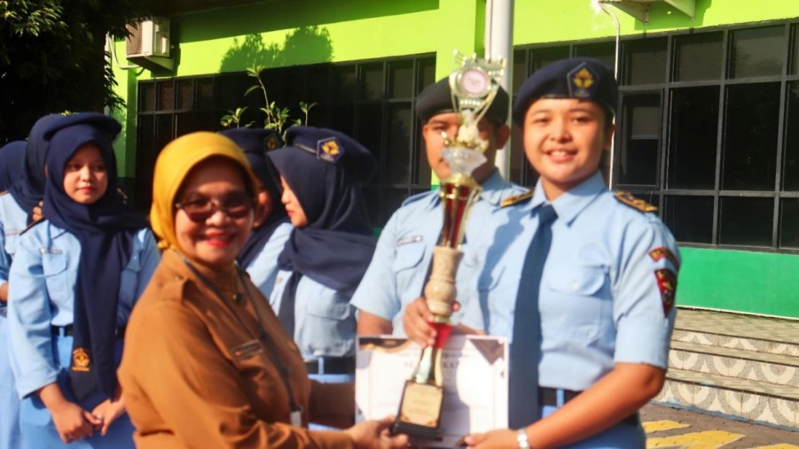 Juara Menyanyi Solo Putri Smansa Teruna Tancap Gas ke Nasional