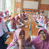Dewan Guru SMAN 1 Terusan Nunyai Menyambut Kehadiran Siswa di Sekolah
